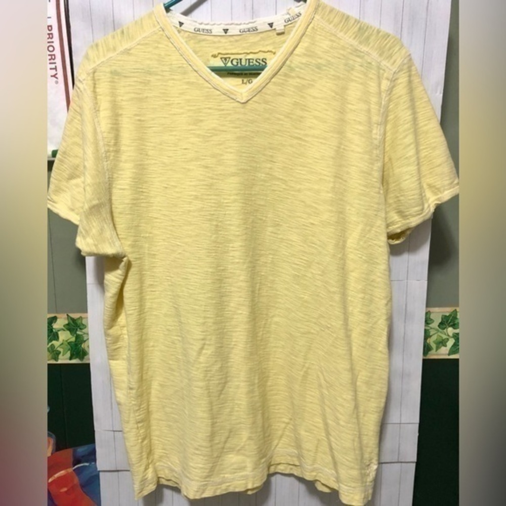 ♻️Guess Yellow Slub Knit V-Neck Textured Short Sleeve Tee